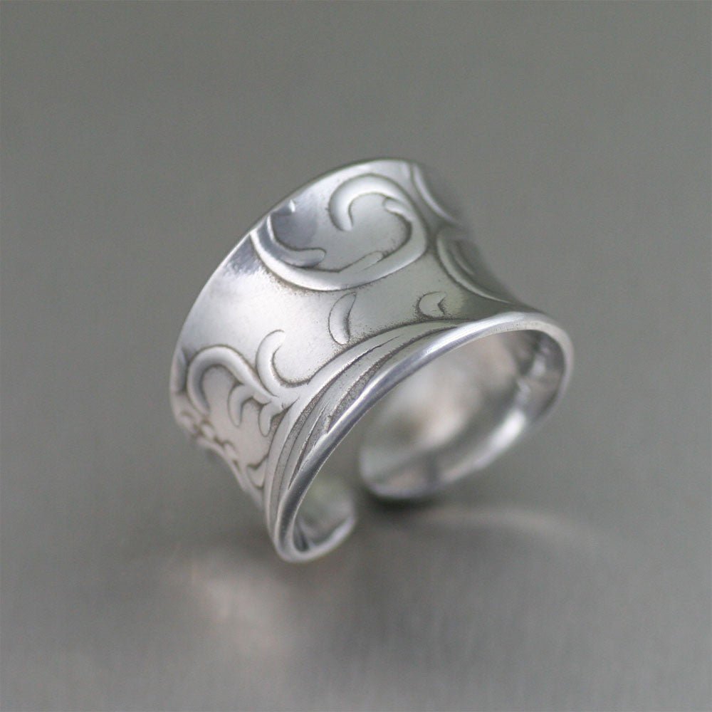 Anéis de metal de alumínio feitos à mão