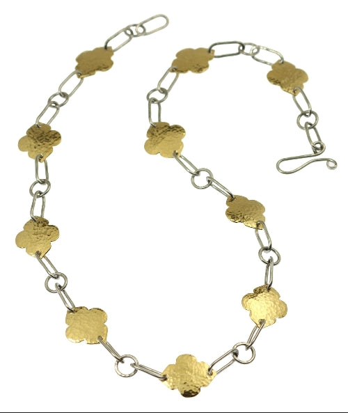 Handgefertigte Halskettenkollektion aus Edelstahl
