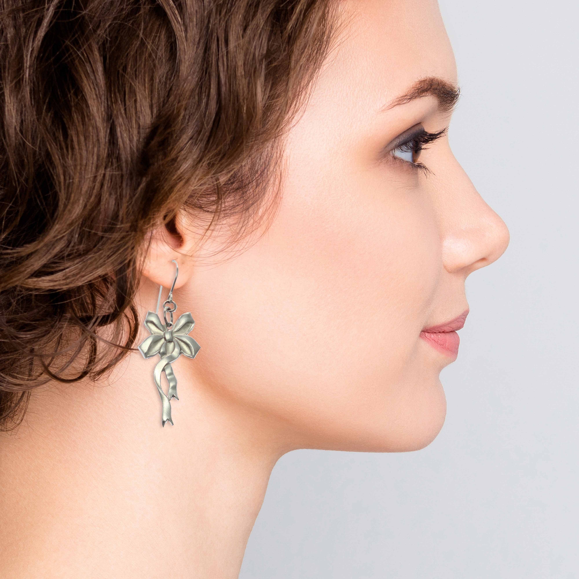 Fashionable Woman Wearing Yuletide Ribbon Aluminum Dangle Earrings