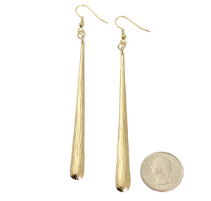 2 of 3: Size of Nu Gold Stiletto Bark Earrings compared to a US Quarter Coin