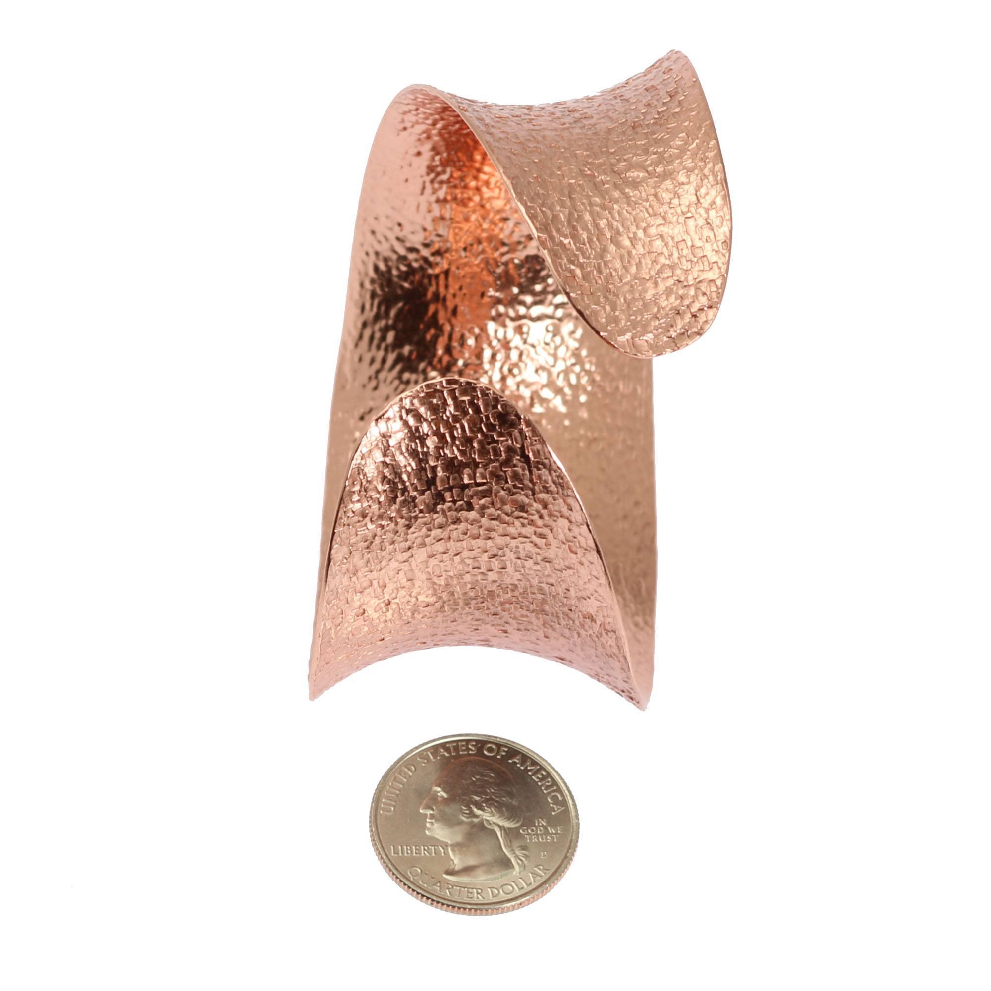 Width of Texturized Anticlastic Copper Bangle Bracelet compared to a US Quarter Coin